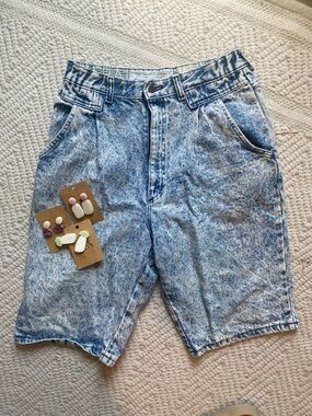 80’s Acid-Wash Denim Women’s High Waisted Shorts & Pair of Mystery Earrings